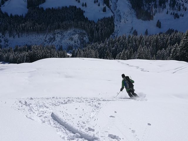 skifahren-piste-winter.jpg
